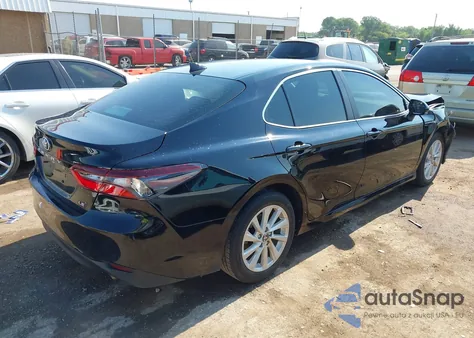 2024 Toyota Camry Le z USA, uszkodzony, nr VIN 4T1C11AK1RU910578